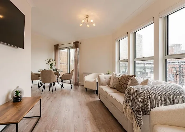 Cosy Penthouse In City Centre With Free Parking & Wrap Around Balcony